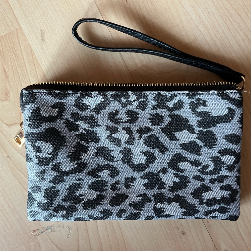 Leopard Print Wristlet/Crossbody Bag